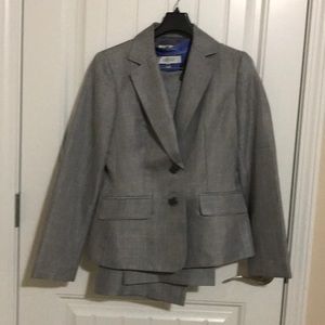 Kasper 3 pc suit Euc size 4